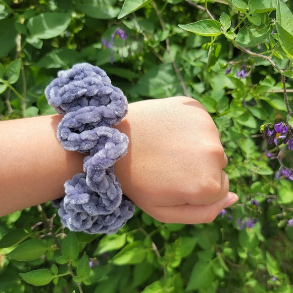 Gray scrunchie - Picture 1 of 1